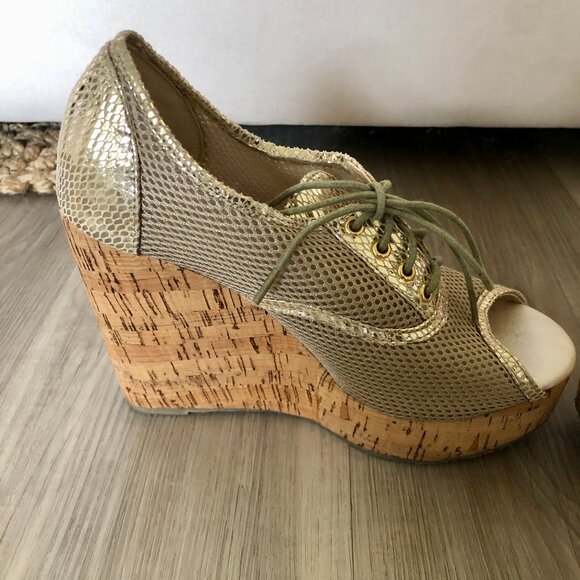 Volatile Gold Lace Up Flirtinini Open Toe Cork Wedge Heels, Size 7.5 - Picture 8 of 14